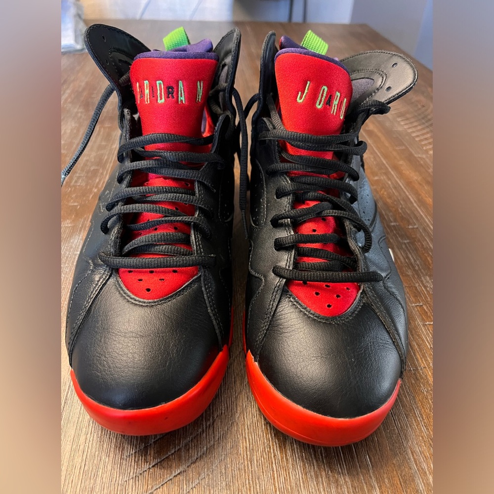 Authentic Retro 7 Jordans Marvin martian Size 10 Gently Used.